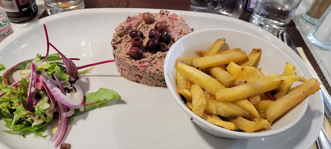 Tartare de boeuf au Saint Laurent Café
